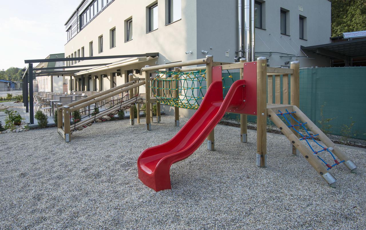 Hotel A Restaurace U Stavare Vsetín Kültér fotó