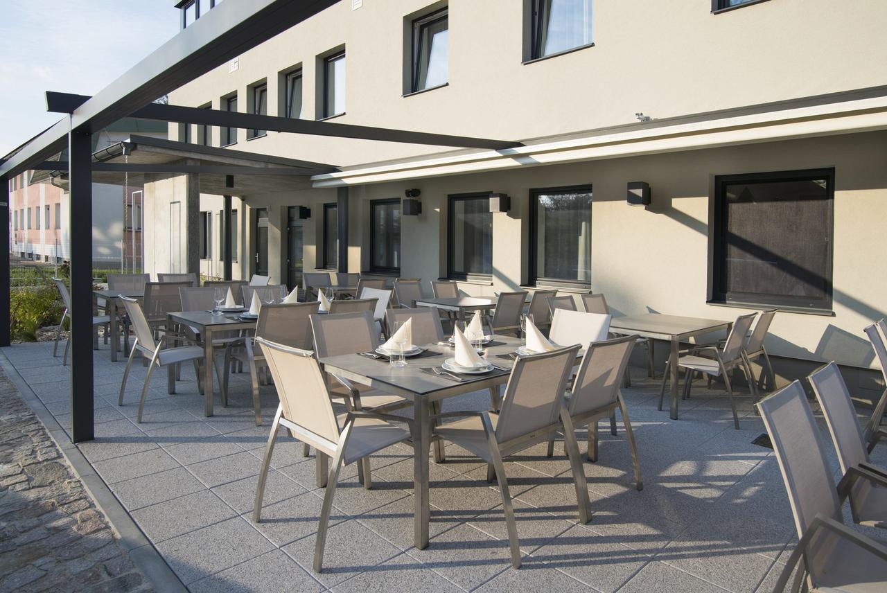 Hotel A Restaurace U Stavare Vsetín Kültér fotó
